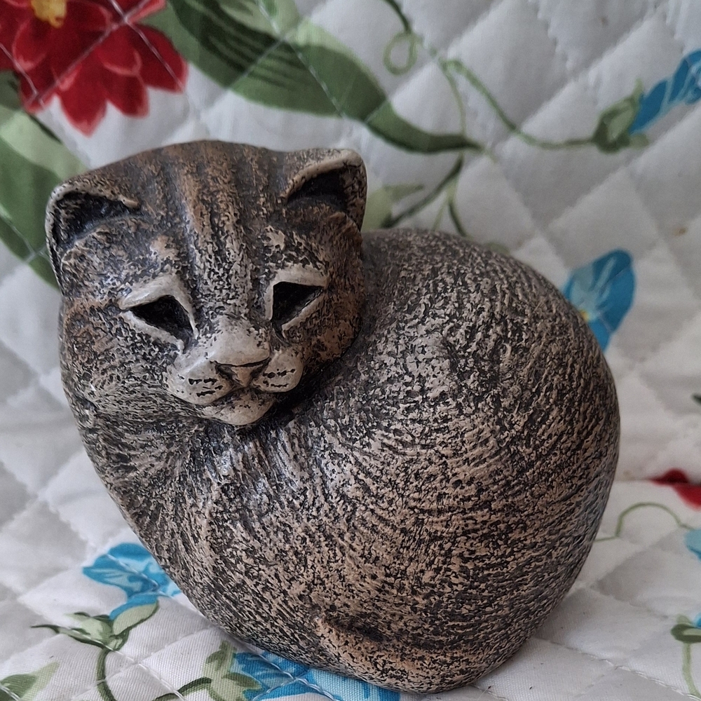Vtg Windstone Editions Pena "Tiger" Puffin Gray and Brown Curved Cat Decor
